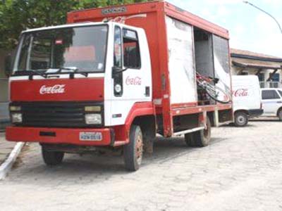 Caminhão da coca-cola é assaltado em trecho da BR-101 em Messias