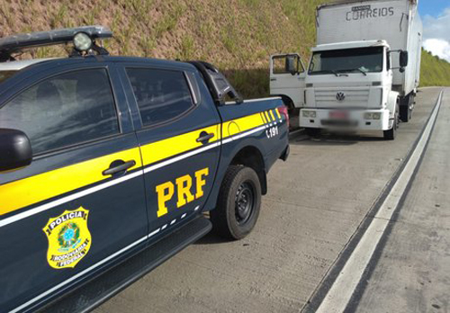 PRF recupera caminhão roubado em Rio Largo