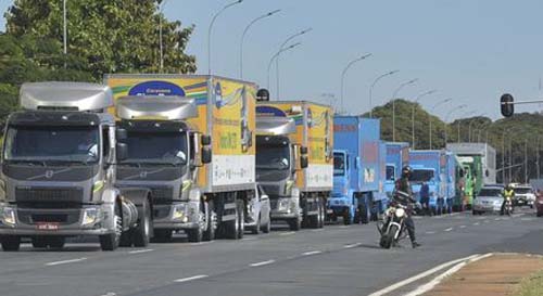 Caminhoneiros avaliam eventual paralisação a partir de domingo