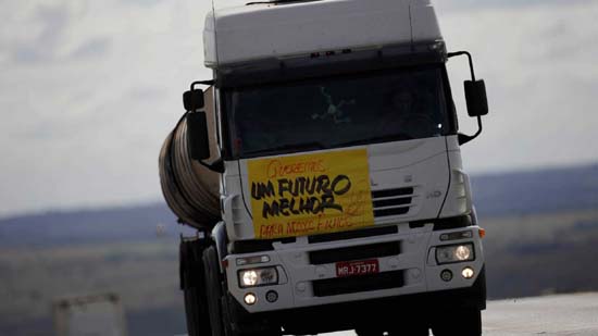Alta de 14% no combustível mobiliza caminhoneiros e ameaça eleições