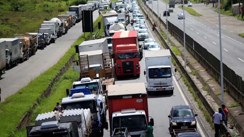 Caminhoneiros convocam nova assembleia para se mobilizar por greve