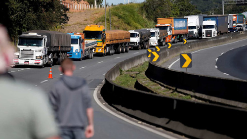 Caminhoneiros se mobilizam para nova paralisação dia 30 de março
