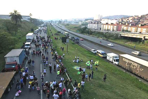 Caminhoneiros pressionam, mas governo descarta greve na semana que vem