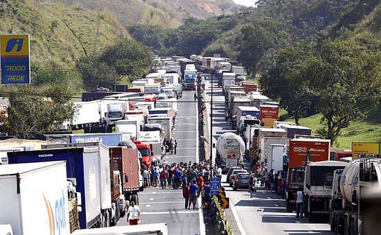 União dos Caminhoneiros diz que fará paralisação depois do feriado