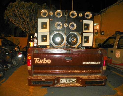 Comerciante é preso por perturbar sossego alheio e embriaguês ao volante