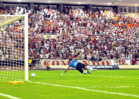 Superior em campo, Galo ganha do CSA no Estádio Rei Pelé