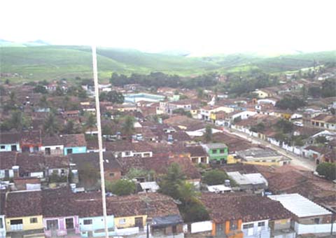 Riacho Pedra Branca invade casas e deixa 100 desabrigados em Campestre 