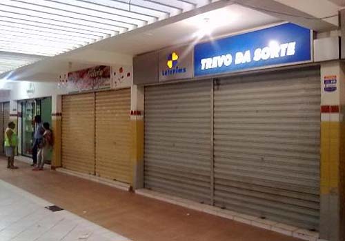 Dupla assalta lotérica de Campo Grande e leva moto de cliente