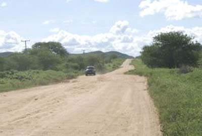 Homens armados roubam carro na BR-316 em Canapi