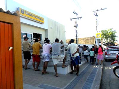 Homens fortemente armados tentam roubar Banco do Brasil em Canapi