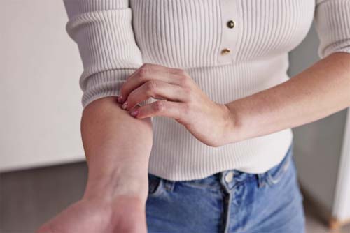 Coceira e alterações nas fezes são sinais desse câncer silencioso