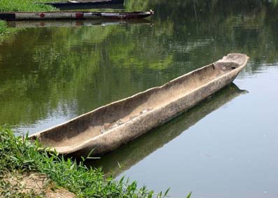 Assaltantes fogem de canoa em Coqueiro Seco