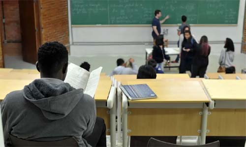 Governo Federal oferece quase 8 mil vagas gratuitas em pós-graduação para educadores públicos