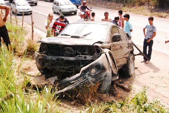 Acidente na Ladeira do Gregório, na BR-316, deixa família ferida