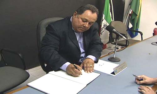 Prefeito toma posse e diz que 