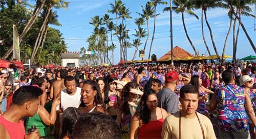 Mungunzá do Pinto reúne centenas de foliões no esquenta para o desfile dia 22