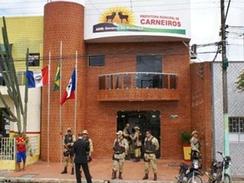 Prefeito e vice tem bens indisponíveis por suspeita de desvio de R$ 1.800 milhões