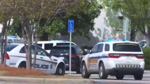 Tiroteio deixa ao menos 12 feridos em shopping nos EUA