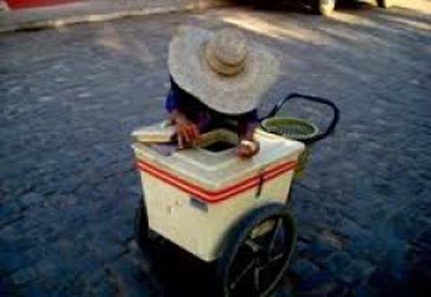 Acredita? Ladrões roubam carrinho de picolé mas PM recupera