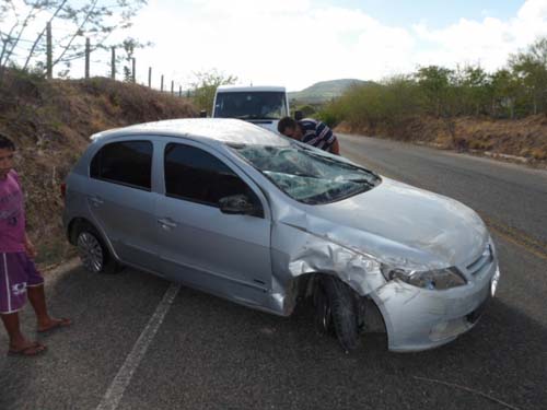 Motorista perde controle e capota carro na AL-220