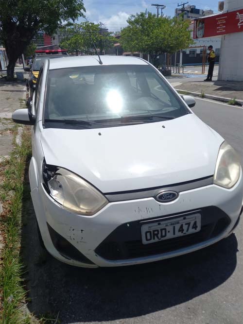 Carro usado como ponto de consumo de droga é apreendido na Pajuçara