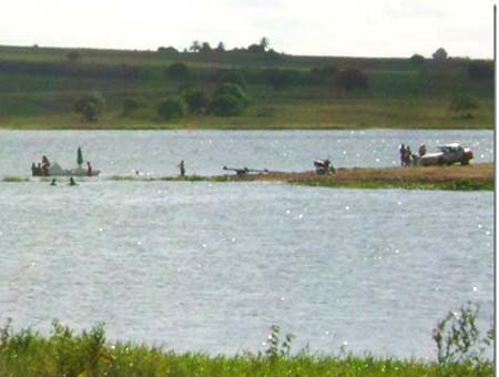 Homem é encontrado morto em seu carro dentro de riacho