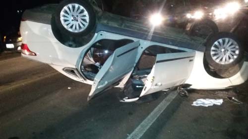 Carro sai da pista e capota na AL-115, em Palmeira dos Índios