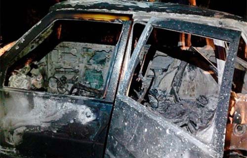 Corpos carbonizados são encontrados dentro de veículo em barragem