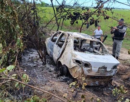Carro Carbonizado com Dois Corpos é Encontrado na AL-405; Polícia Investiga o Caso