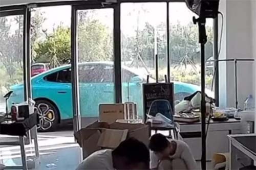 Veículo elétrico da Xiaomi se desloca sozinho e gera confusão por causa de comando de celular