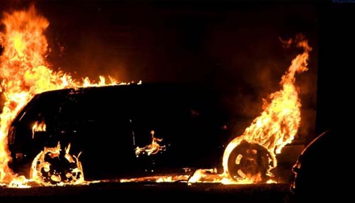 Restos mortais são encontrados dentro de carro carbonizado em Alagoas