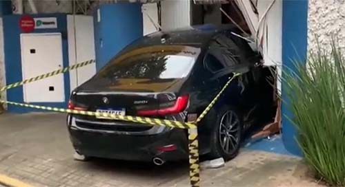 Mortes e acidentes com carros automáticos reacendem debate sobre formação de condutores