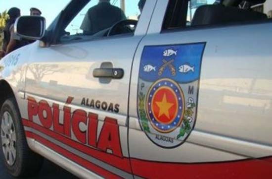 Jovem é presa por suspeita de tráfico de drogas no bairro Manoel Teles, em Arapiraca