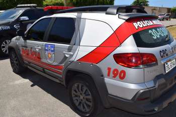 Condutor embriagado colide veículo contra viatura e deixa três militares feridos