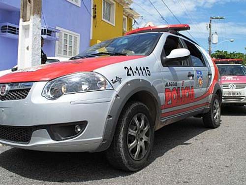 Jovem aciona a polícia após ser agredida pelo pai com soco na boca em Penedo