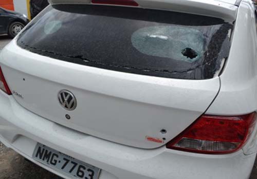 Pelopes troca tiros com assaltantes e recupera carros roubados e arma