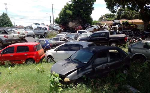 Polícia Civil vai retirar veículos apreendidos que ocupam pátios de delegacias