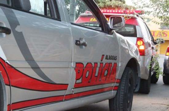 Homem de 102 anos tenta matar irmão de 75 anos com golpes de foice na cabeça