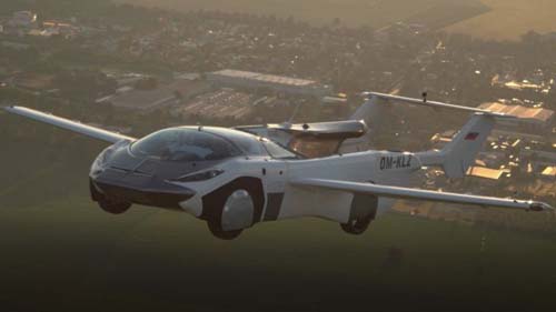 Carro voador completa teste com voo entre dois aeroportos