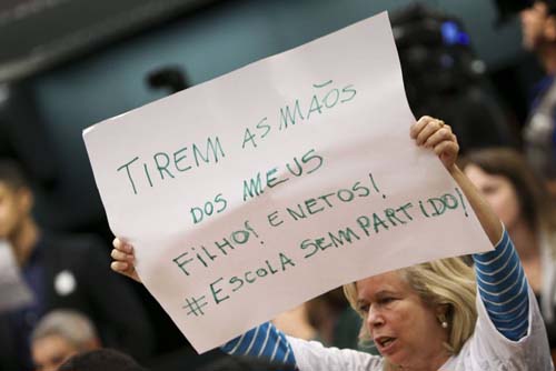 Campanha “anti-doutrinação” contra professores eleva estresse em sala de aula