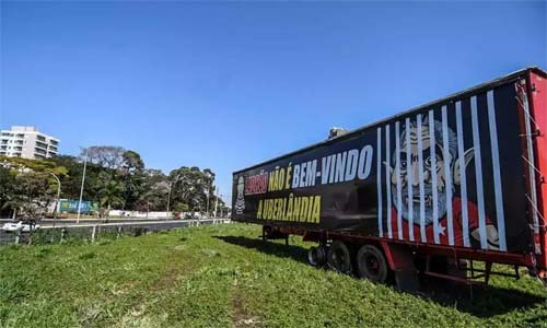 Lula e Kalil em Uberlândia: outdoors chamam ex-presidente de 'ladrão'