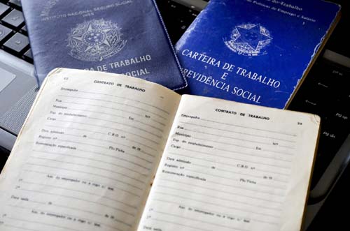 Taxa de desemprego fica em 12,3% e atinge 13 milhões, afirma IBGE 