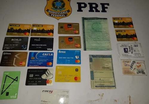 PRF prende suspeitos de praticar fraudes com cartões de crédito de terceiros
