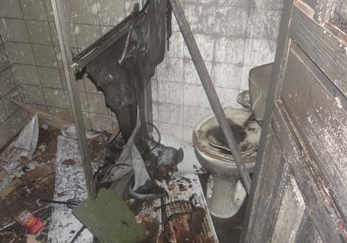 Homem fica ferido durante incêndio no Cleto Marques Luz, em Maceió