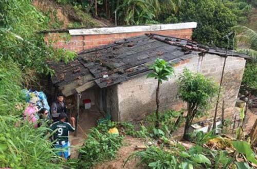 Polícia encontra crianças abandonadas há três dias em casa no Benedito Bentes, em Maceió