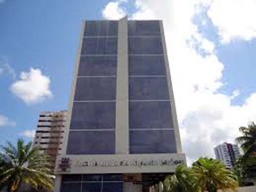 Comitiva do vice-presidente Mourão chega a AL para participação em evento