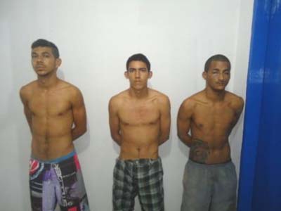 Bandidos assaltam casa de delegado, trocam tiros com a polícia e um morre no tiroteio