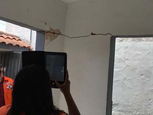 Instabilidade do solo? Rachaduras surgem em casas no Farol e preocupa moradores