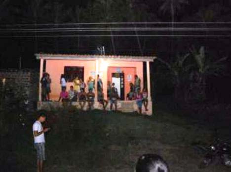 Homem é encontrado enforcado em banheiro de casa