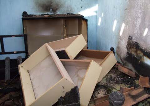 Crise de ciúme faz viciada em crack incendiar residência